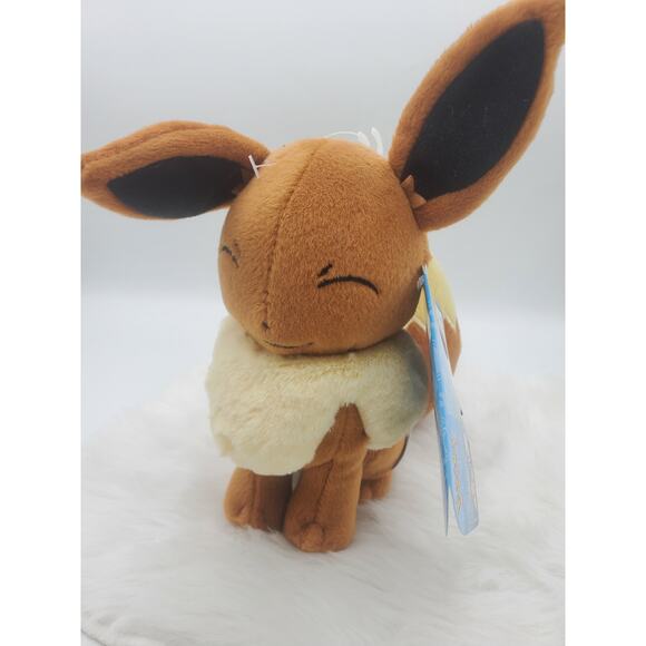 NEW Pokemon Eevee Plush - Tomy 2017 Stuffed Animal - With Tag - Picture 1 of 4